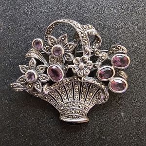 Vintage 925 and purple stone brooch pin. Very pretty